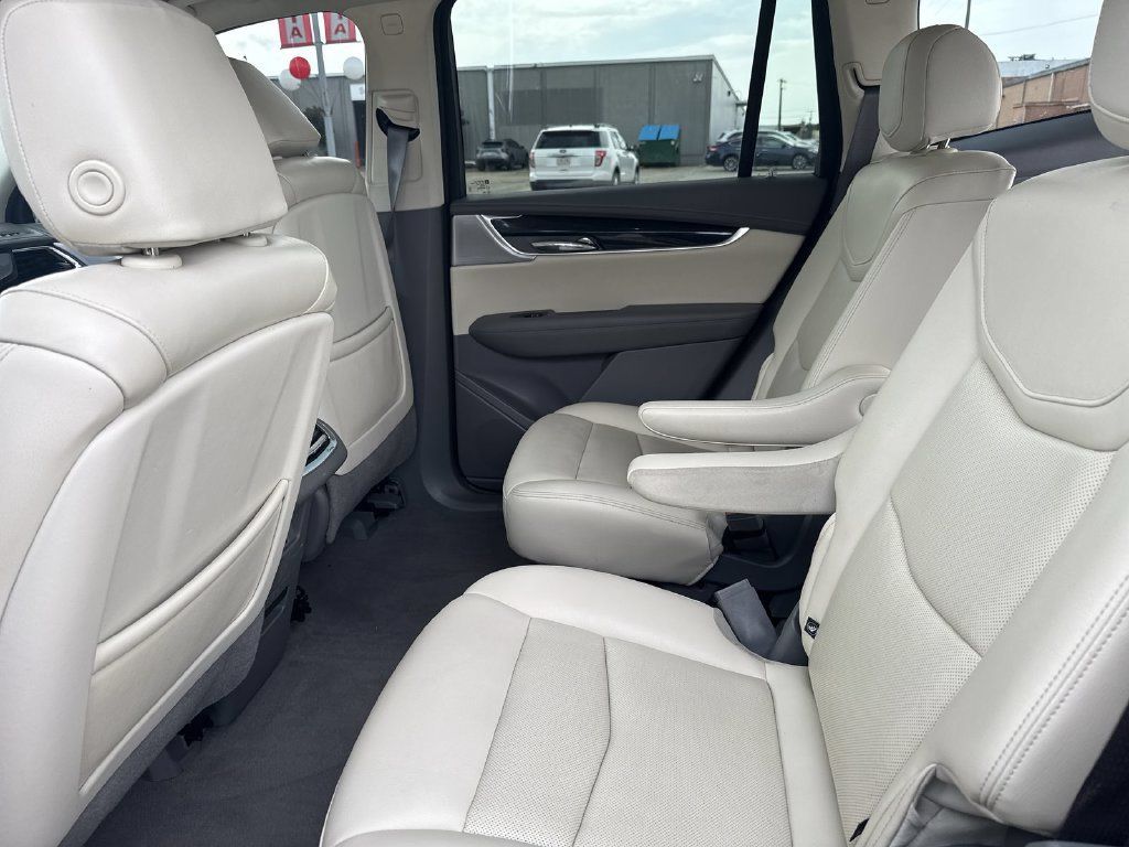 Used 2023 Cadillac XT6 Premium Luxury w/ Technology Package FWD image 29