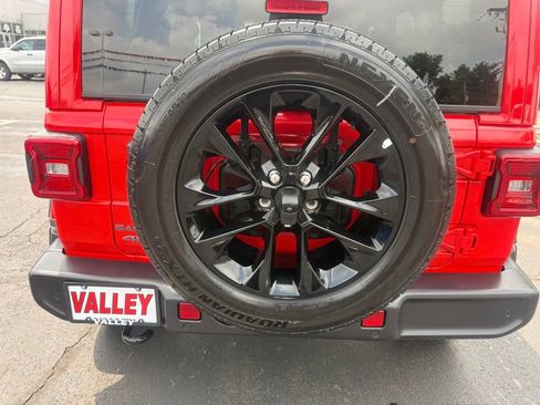 Used 2025 Jeep Wrangler Unlimited Sahara w/ Safety Group AWD/4WD image 45