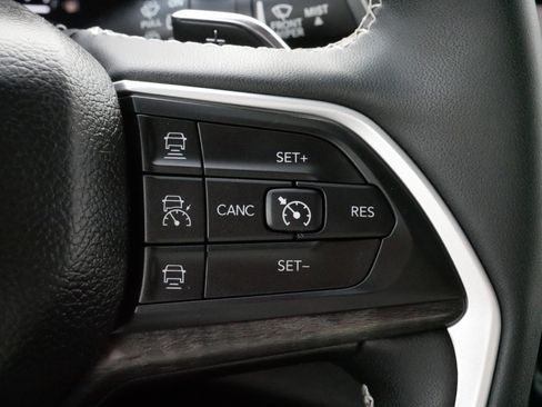 Used 2023 Jeep Grand Cherokee L Limited w/ Black Appearance Package image 25