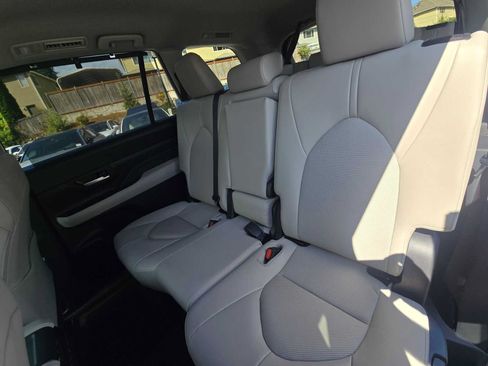 Used 2026 Toyota Grand Highlander AWD Hybrid image 17
