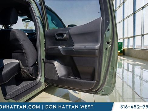 Used 2022 Toyota Tacoma TRD Off-Road image 22