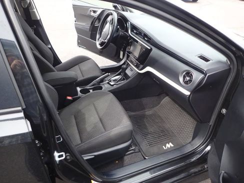 Used 2018 Toyota Corolla iM w/ Carpet Mat Package (TMS) FWD image 13