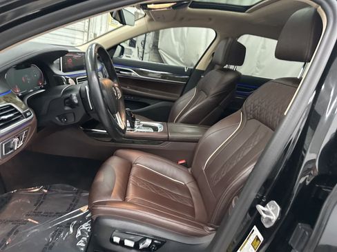 Used 2022 BMW 750i xDrive image 22