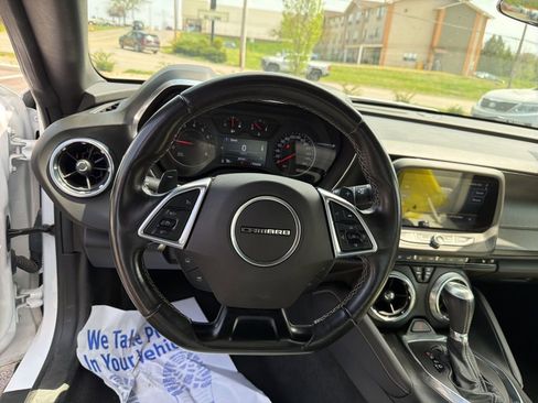 Used 2021 Chevrolet Camaro LT w/ Technology Package RWD image 18