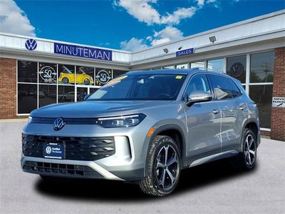 Certified 2025 Volkswagen Tiguan SE w/ Panoramic Sunroof Package