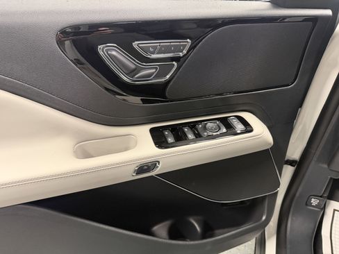 New 2026 Lincoln Aviator AWD image 18