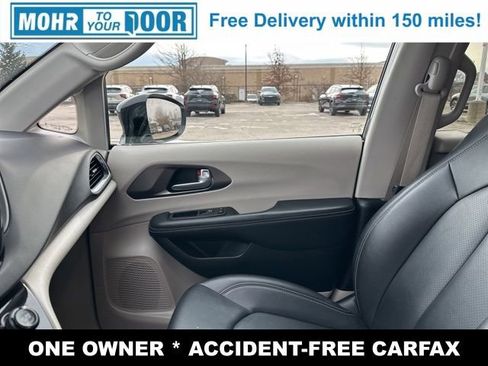 Used 2024 Chrysler Pacifica Touring-L image 24