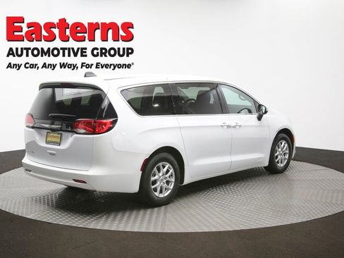 Used 2022 Chrysler Voyager LX image 38