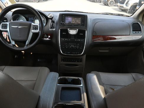 Used 2012 Chrysler Town & Country Touring-L w/ Entertainment Group #2 FWD image 7
