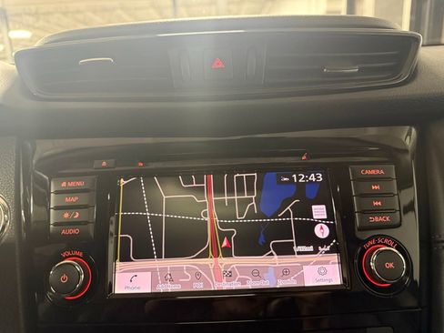 Used 2018 Nissan Rogue SL w/ Premium Package AWD/4WD image 12
