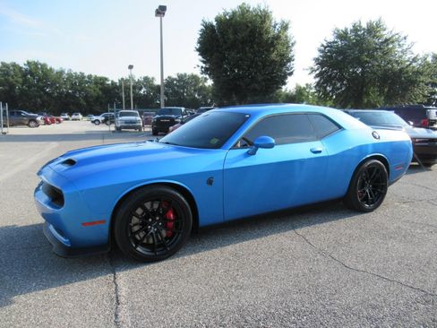 Used 2023 Dodge Challenger SRT Hellcat w/ Driver Convenience Group RWD image 4