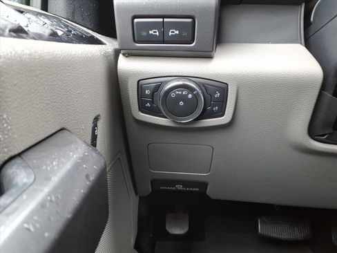 Used 2022 Ford F250 XLT w/ XLT Premium Package image 16