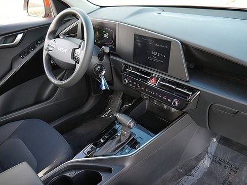Used 2024 Kia Niro LX image 49