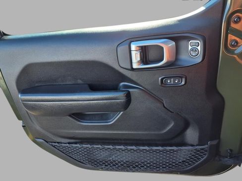 Used 2022 Jeep Gladiator Willys image 17