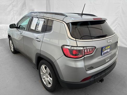 Used 2022 Jeep Compass Latitude FWD image 5
