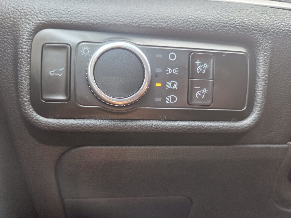 Used 2023 Ford Explorer XLT RWD image 12