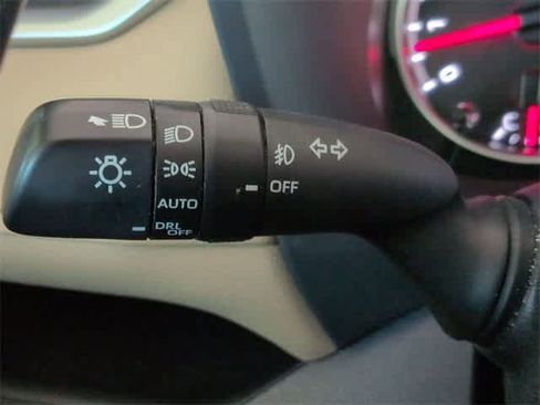 Used 2021 Toyota RAV4 XLE Premium image 28