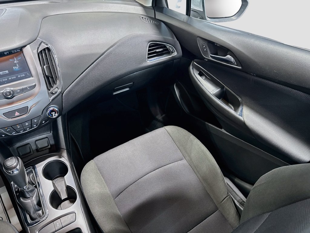 Used 2018 Chevrolet Cruze LT w/ Convenience Package FWD image 22