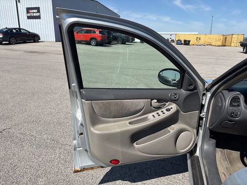 Used 2003 Oldsmobile Alero GL FWD image 24