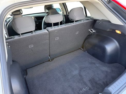Used 2024 Kia Niro LX FWD image 12