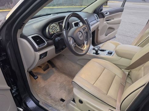 Used 2015 Jeep Grand Cherokee Overland w/ Advanced Technology Group AWD/4WD image 31