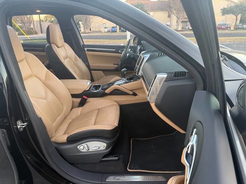 Used 2014 Porsche Cayenne Platinum Edition image 13