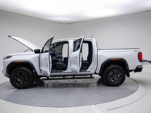 Used 2025 GMC Canyon Elevation w/ Convenience Package image 19