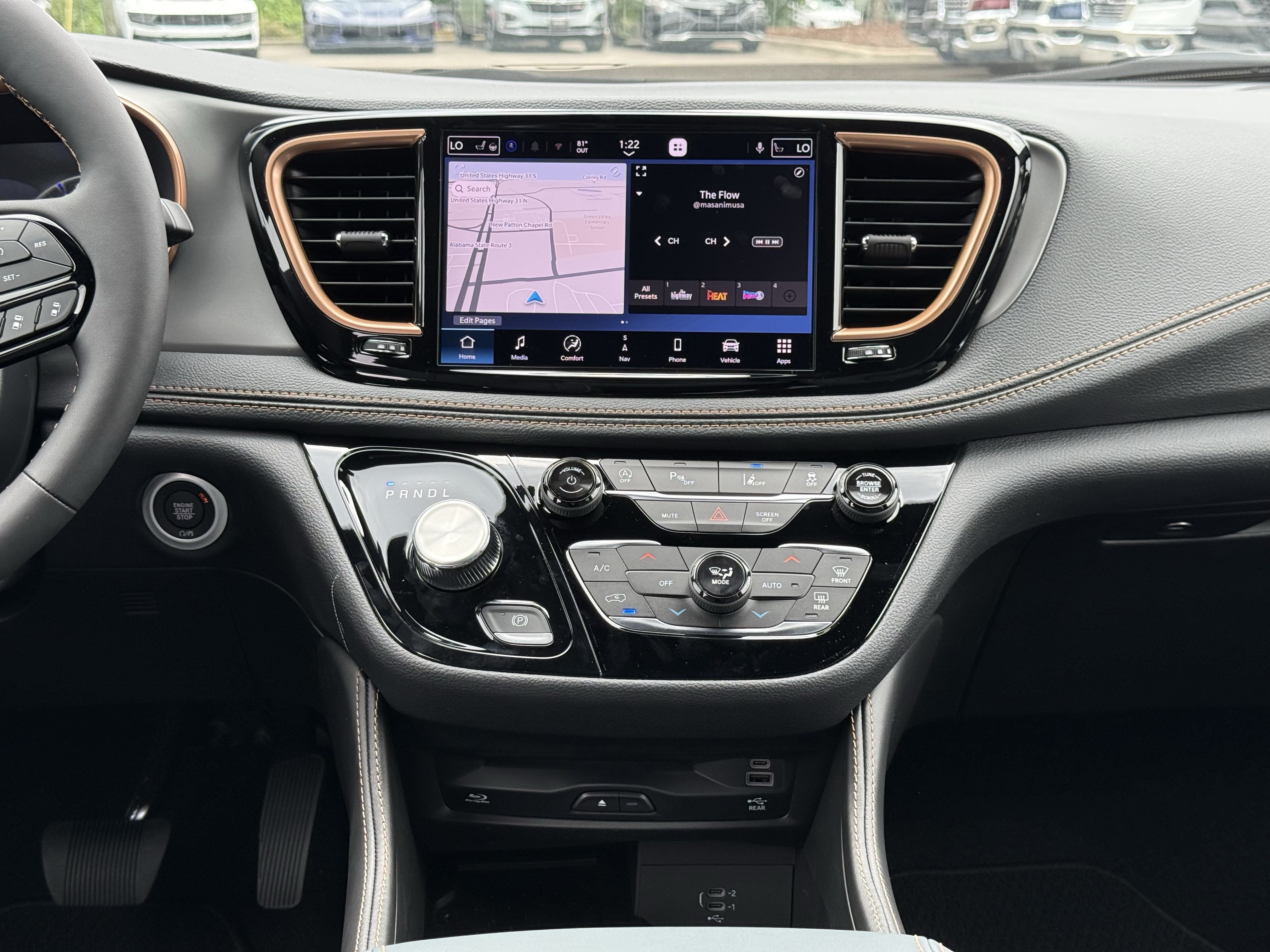 New 2027 Chrysler Pacifica Pinnacle w/ Theater Group FWD image 31
