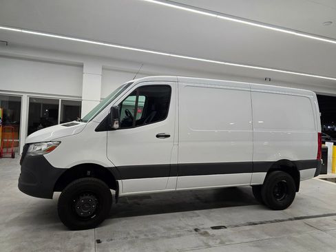 Used 2024 Mercedes-Benz Sprinter 144 Cargo w/ Parking Package image 5