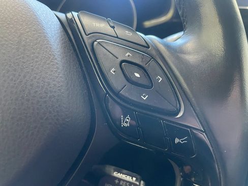 Used 2018 Toyota C-HR XLE FWD image 12