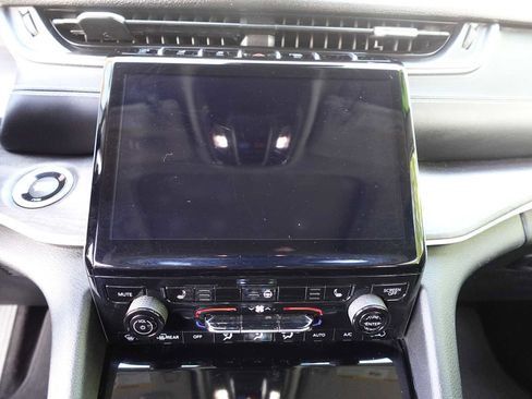 Used 2021 Jeep Grand Cherokee L Limited image 21