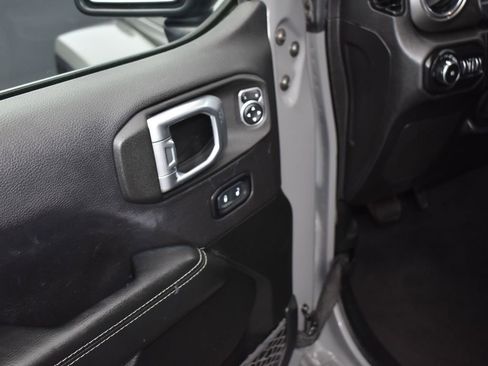 Used 2021 Jeep Wrangler Unlimited Sahara AWD/4WD image 9
