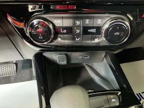 Used 2024 Chevrolet Trax RS w/ Sunroof Package FWD image 23