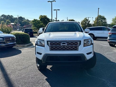 Used 2024 Nissan Frontier SV image 5