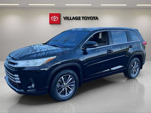 Certified 2017 Toyota Highlander XLE FWD image 1