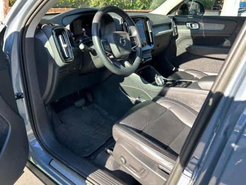 Used 2023 Volvo XC40 B5 Plus w/ Protection Package Premier image 4