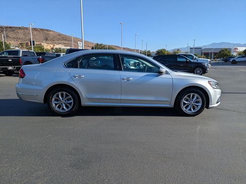 Used 2017 Volkswagen Passat 1.8T S FWD image 2