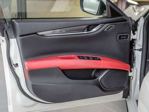 Used 2018 Maserati Ghibli image 48