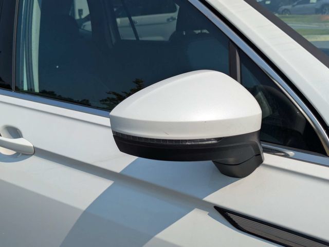 Used 2023 Volkswagen Tiguan SE AWD/4WD image 13