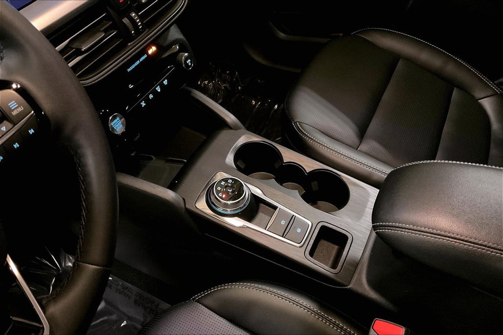 Certified 2025 Ford Escape Platinum AWD/4WD image 16