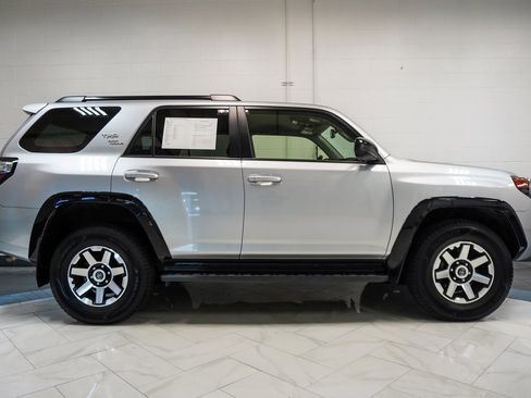 Used 2022 Toyota 4Runner TRD Off-Road image 9