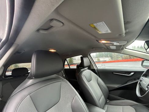 Used 2023 Kia Niro EX image 27