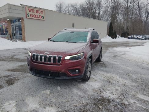 Certified 2019 Jeep Cherokee Latitude Plus w/ Comfort/Convenience Group image 1