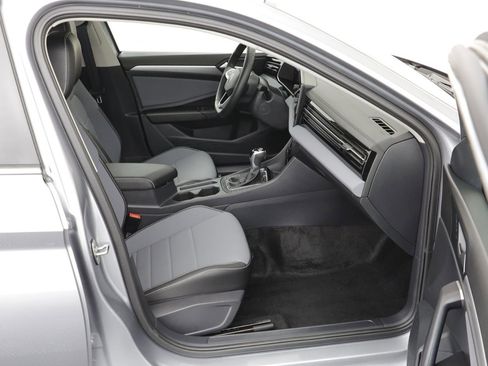 Used 2025 Volkswagen Jetta SE image 18