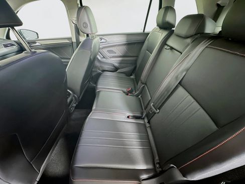 Used 2024 Volkswagen Tiguan SE image 27