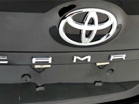 Used 2023 Toyota Camry SE image 13