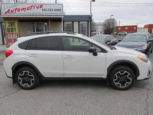 Used 2017 Subaru Crosstrek 2.0i image 4