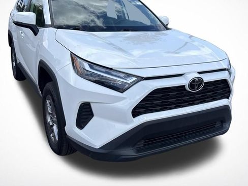 Used 2022 Toyota RAV4 XLE AWD/4WD image 4