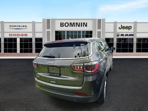 Used 2023 Jeep Compass Sport image 4