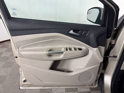 Used 2017 Ford Escape SE FWD image 16